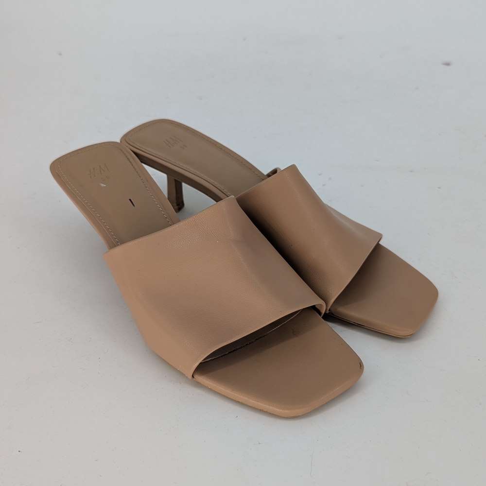 H&M Slip On Open Toe Kitten Heels Tan size 39/8.5 preppy classic Business casual